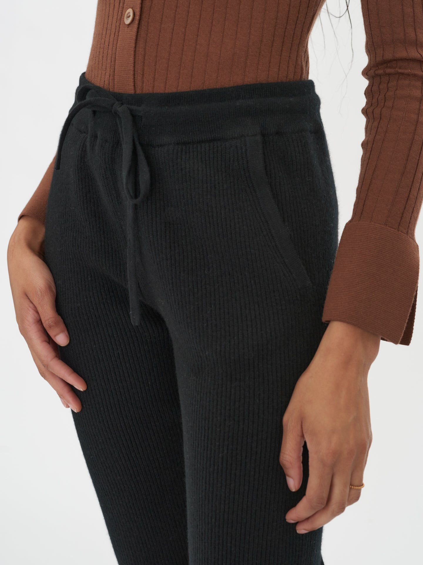 Women's Cashmere Joggers Black - Gobi Cashmere