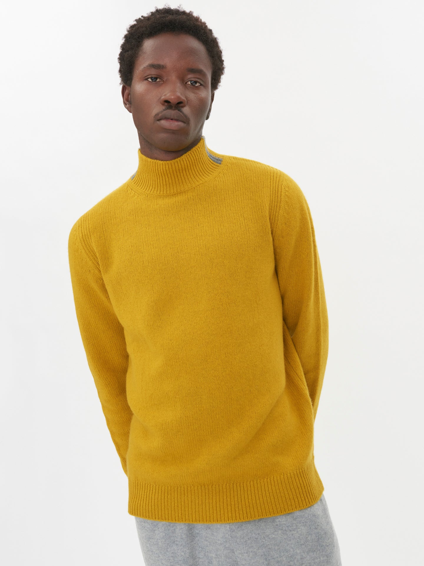 Men's Cashmere Colour Tipped Collar T-Neck Lemon Curry - Gobi Cashmere