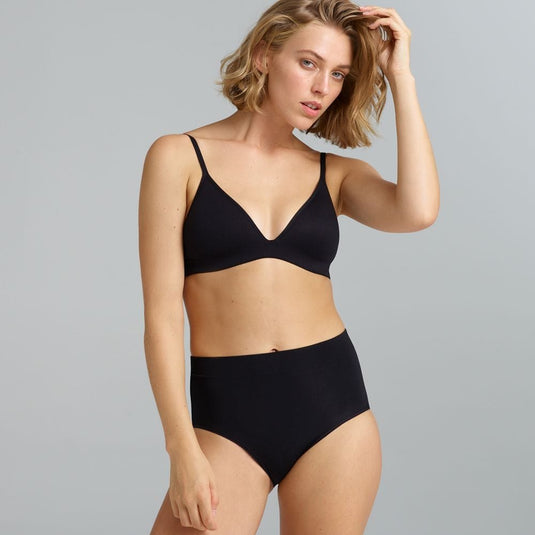 Vivid Black on X: Ambra Powerlite Shapewear is smooth, powerful, light and  comfortable✨ The Bodysuit is great for targeting tummy & hips👌Offering a  medium level of seamfree support #vividblack #ambra #bodysuit #shapewear #