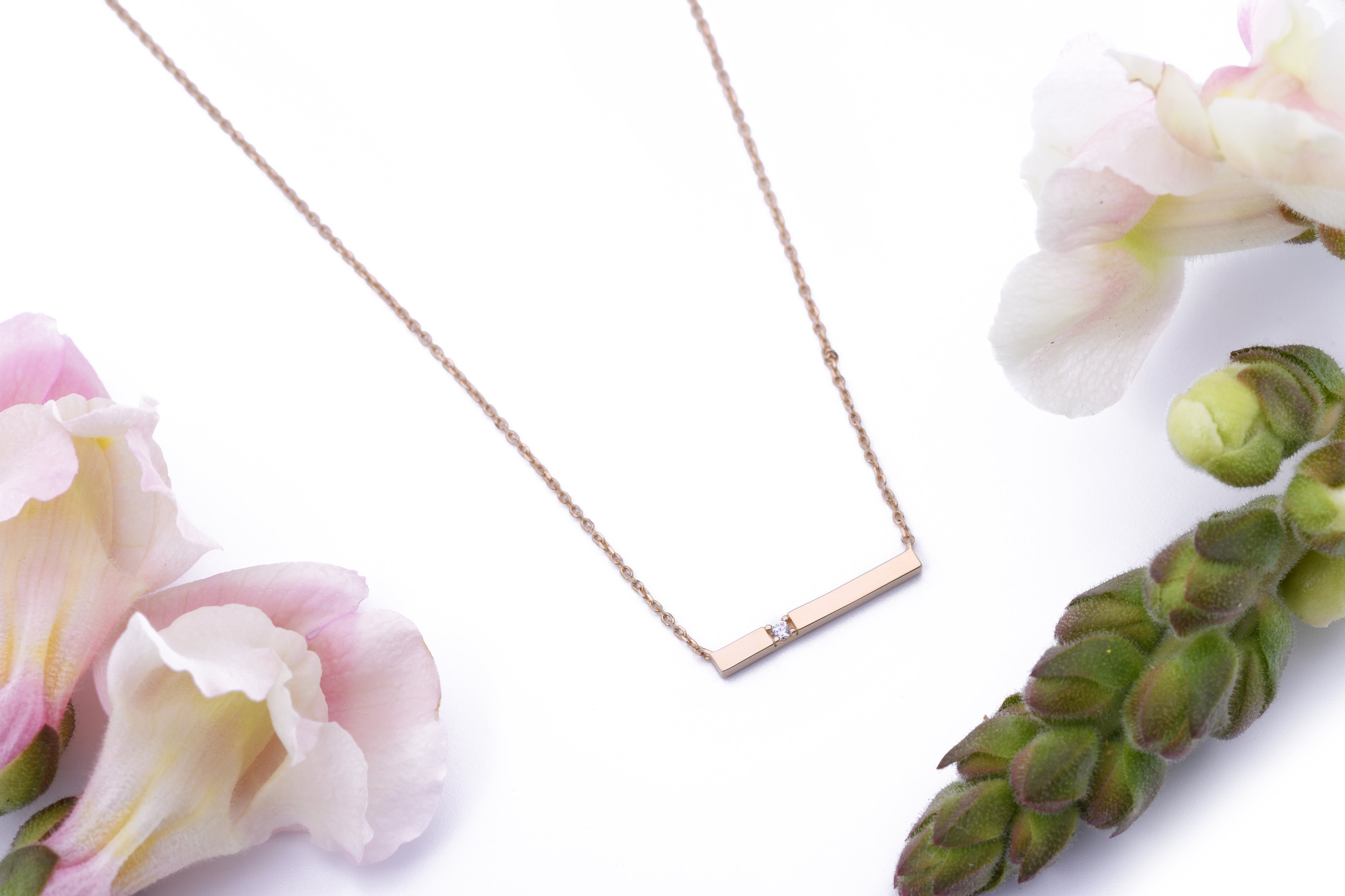 Bar Necklace in 14k Yellow Gold