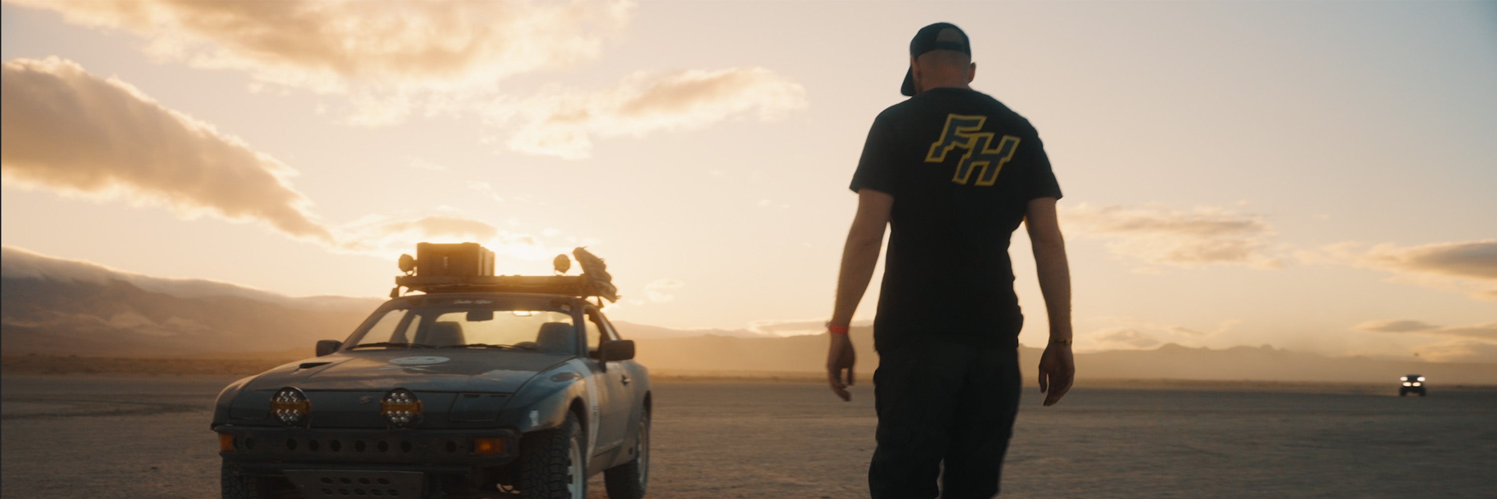 Nick aka 944 rallye walking to his Porsche in the desert