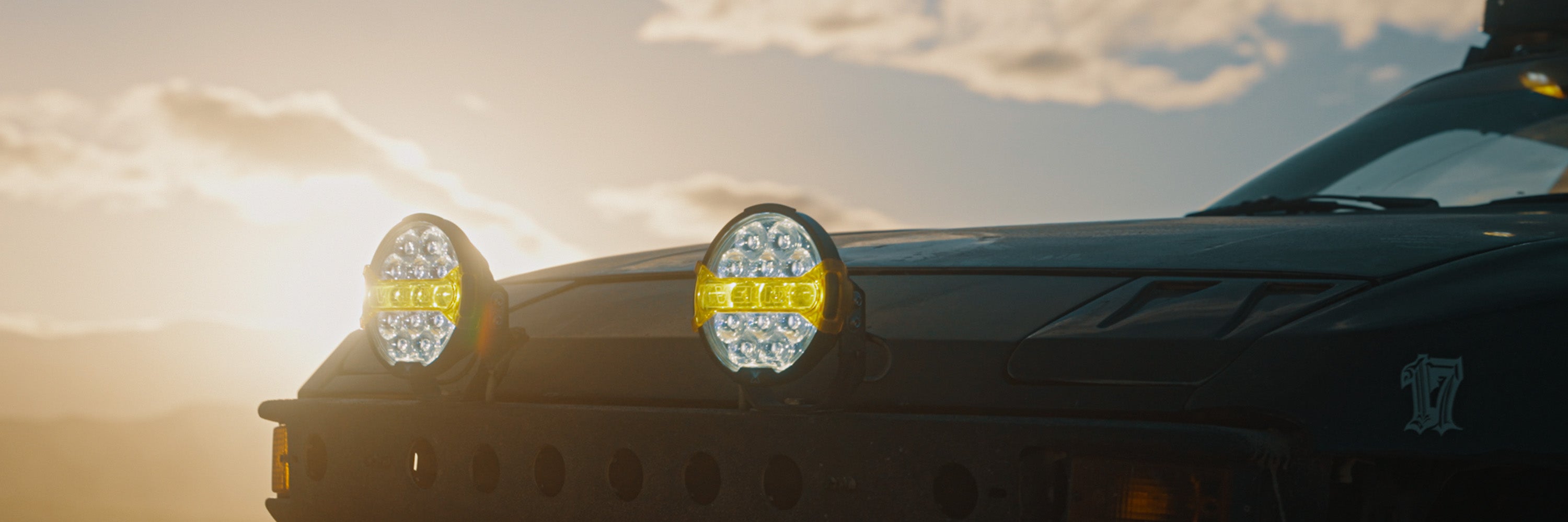 A close up front shot of the porsche 944 rallye, with CR-14Pro lights mounted to the front bumper