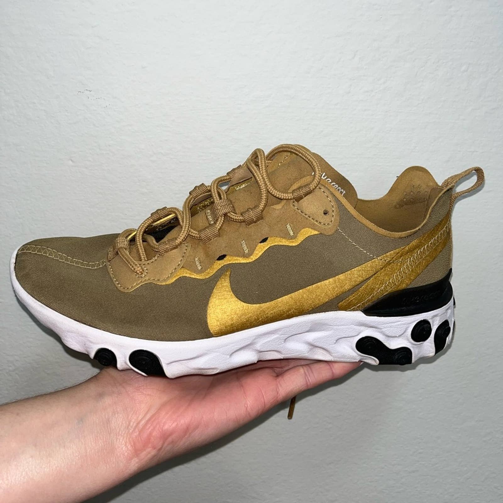 Idear pantalla Con qué frecuencia Size 6 Nike React Element 55 'Metallic Gold' Tennis Shoes – Thrifty Babes
