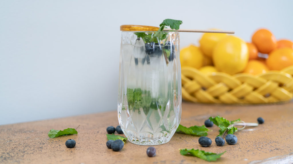 honey mojito with blueberries and a honey lollipop