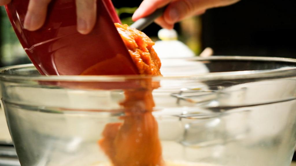 adding pumpkin pulp to bowl