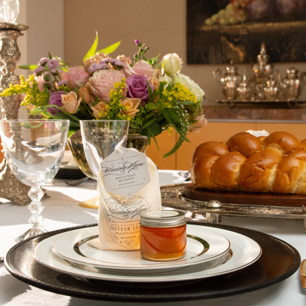 rosh hashanah dinner table with honey party favor