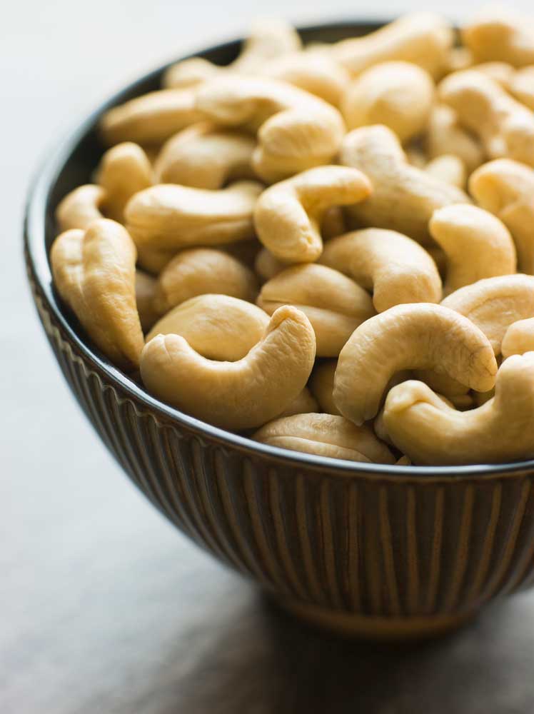 a bowl of raw cashews for making cashew cream