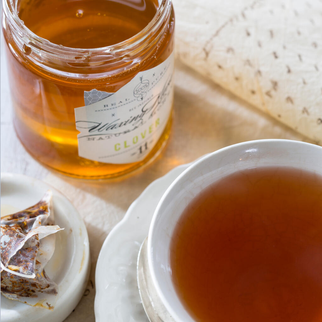 healing honey and tea for bedtime