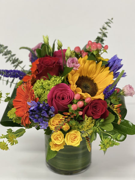 F10 - Bright Summery Vase Arrangement