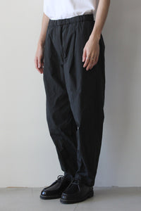 CASEY CASEY | BASIC PANTS SWING / BLACK ナイロンリラックスパンツ