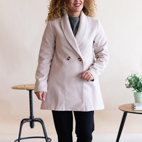 Fond de garde-robe manteau en tissu beige