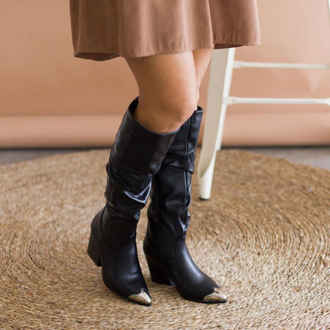 Botas con vestido corto