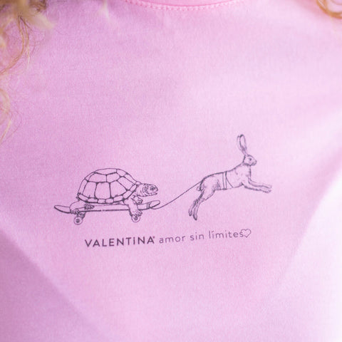 T-shirt avec dessin de lièvre et tortue rose pour la Saint Valentin