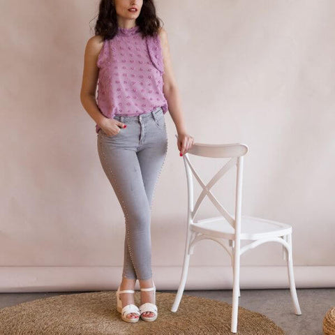Gray pants with lilac color