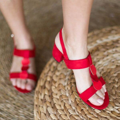 Sandales à talons rouges