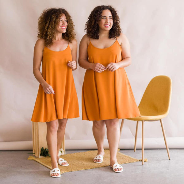 Cómo combinar un vestido naranja