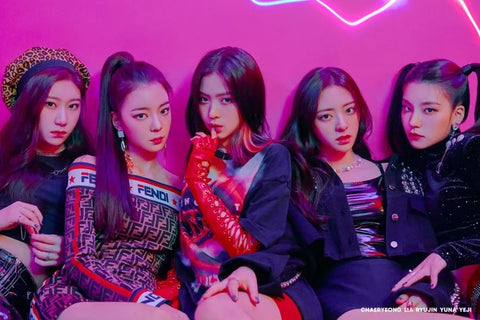 The members of the ITZY group