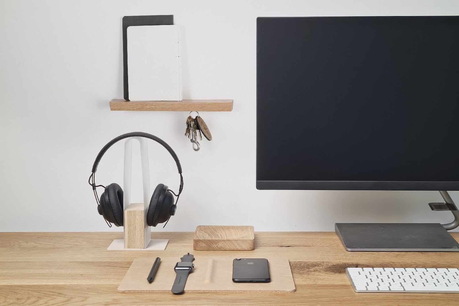 An organized workspace helps relax the mind | Well Made