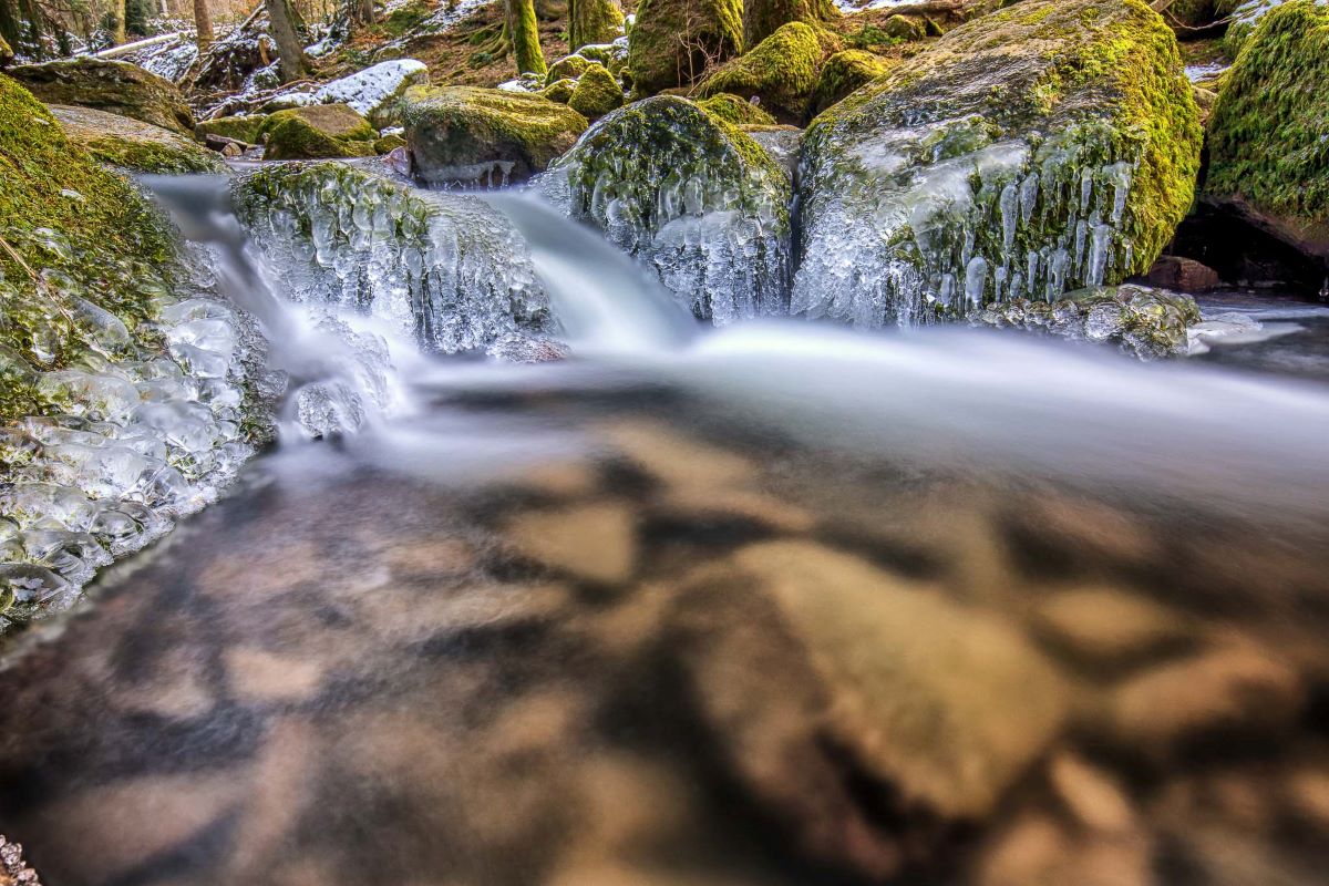 Wasserfall Mohnbachtal fotografiert mit Graufilter