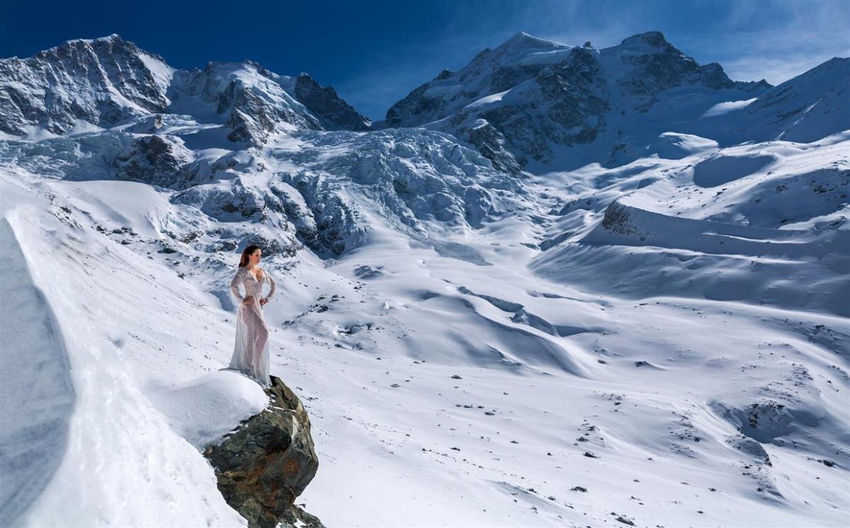 Fotoshooting mit Frau im Schnee