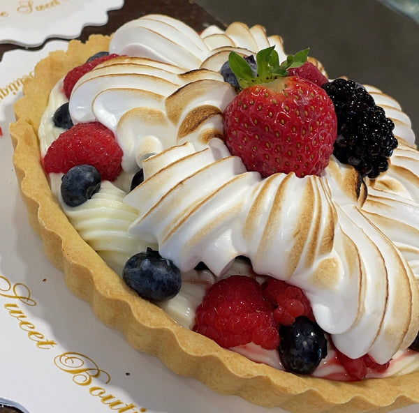 Frutti di bosco Merengue Pie - Pie with Meringue and berries on top