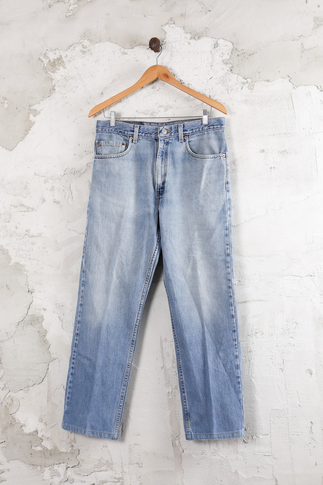 Used Thrift Made In USA Levi's 505 Jeans | Light Wash | Denim | 33