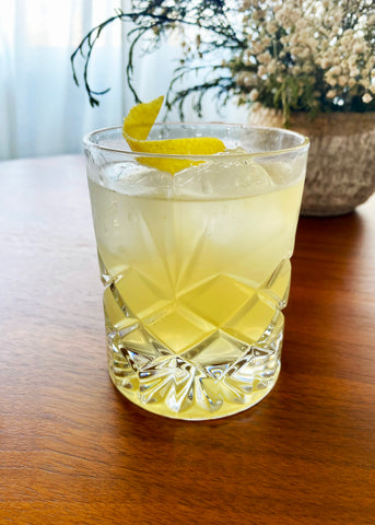 bee's knees cocktail recipe using honey simple syrup