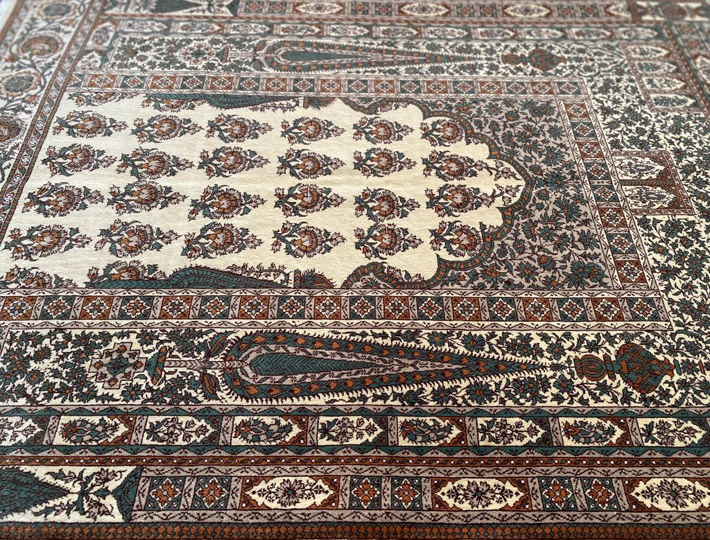 クム産 ペルシャ絨毯 コルクウール 154×107cm