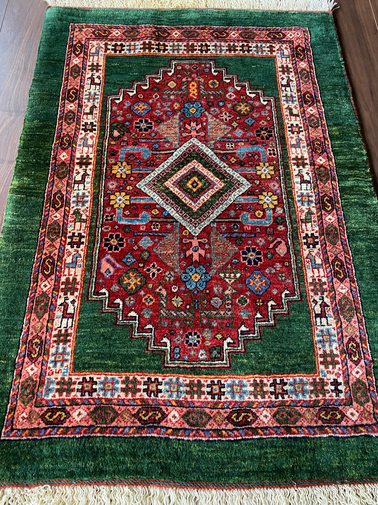 カシュガイ族　手織り絨毯　106×88cm