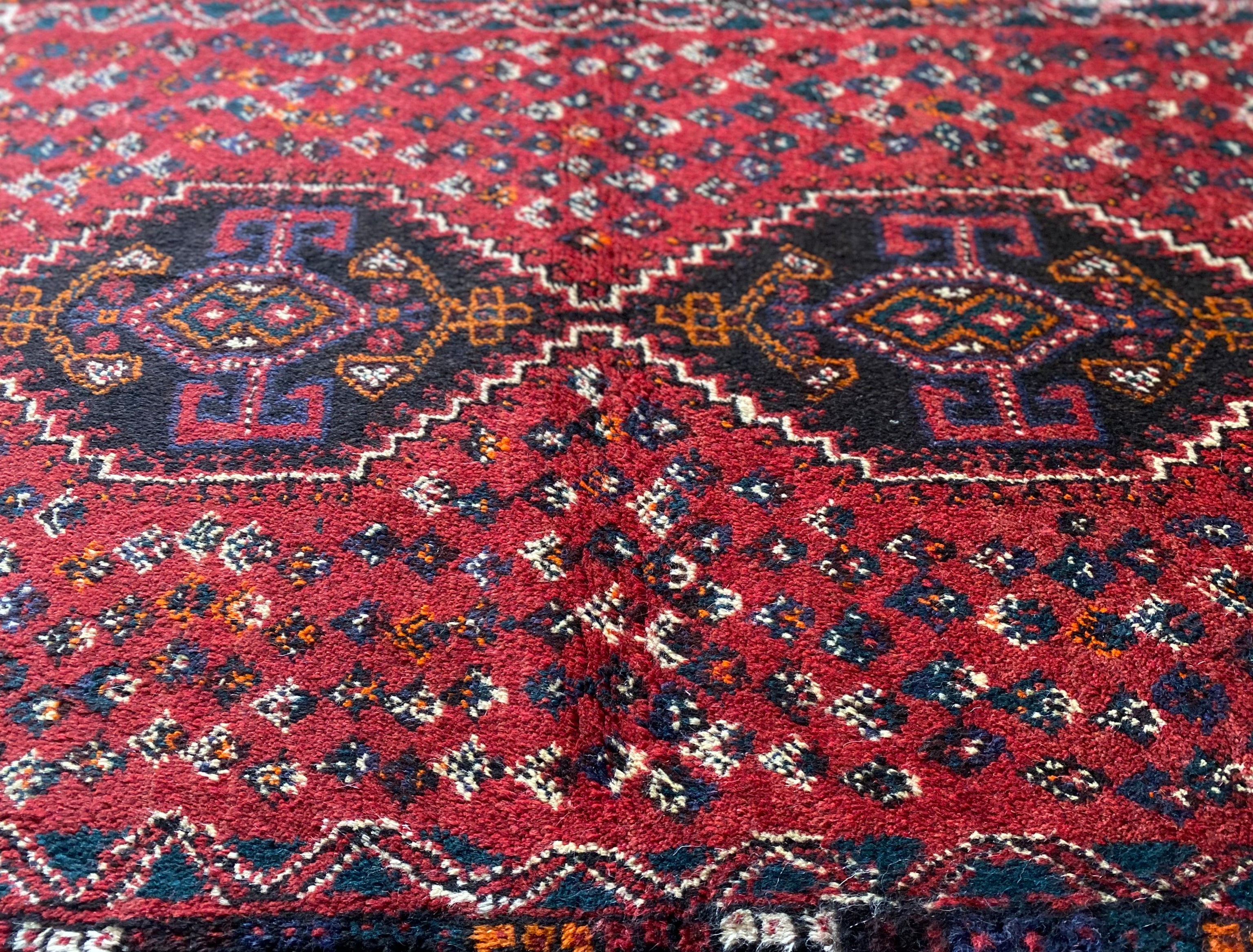 シラーズ産 ペルシャ絨毯 トライバルラグ 137×88cm– MARC My Aladdin's Rug & Carpet