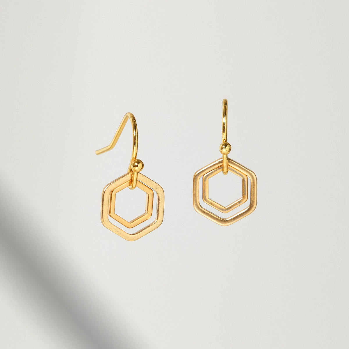 Le Contour Tiny Luxe Hoop Mixed Metal Black Earrings - OhSoFitting