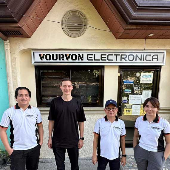 OKM CEO Stephan Grund visits Vourvon Electronica