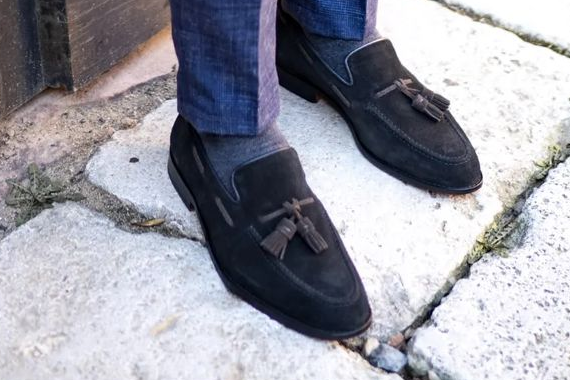 Wyatt Tassel Loafer - Black Suede