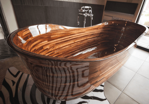 High gloss bathtub