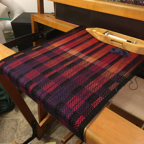 Taqueté scarf on the loom