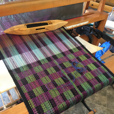 Taqueté scarf on the loom