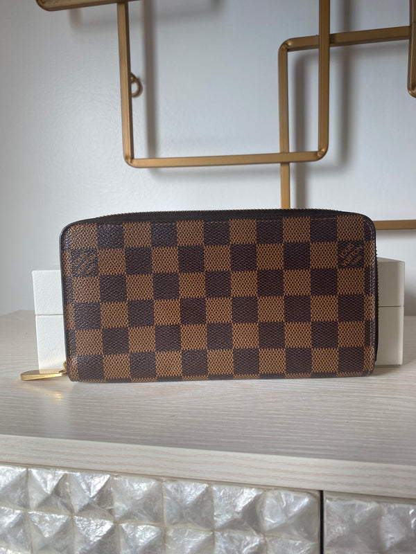 Authentic Louis Vuitton Damier Ebene Wristlet Pouch – MaisonFab