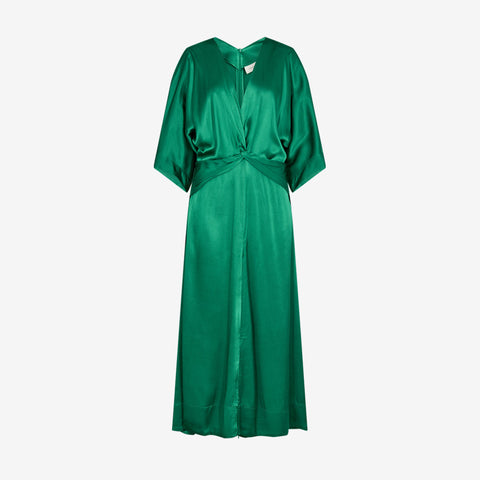 Grön glansig klänning med v-rigning fram från Copenhagen Muse