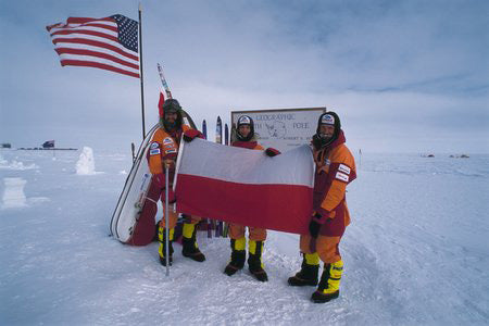 Hochhalten der Polnischen Flagge am Ziel