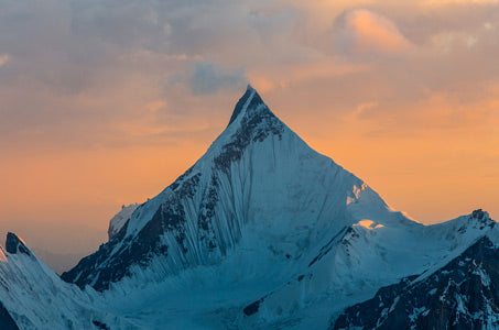 Verschneiter Berg