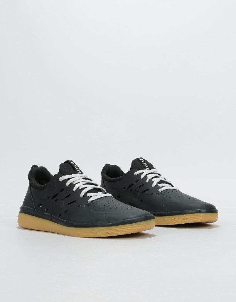 sb nyjah free black  and  gum skate shoes