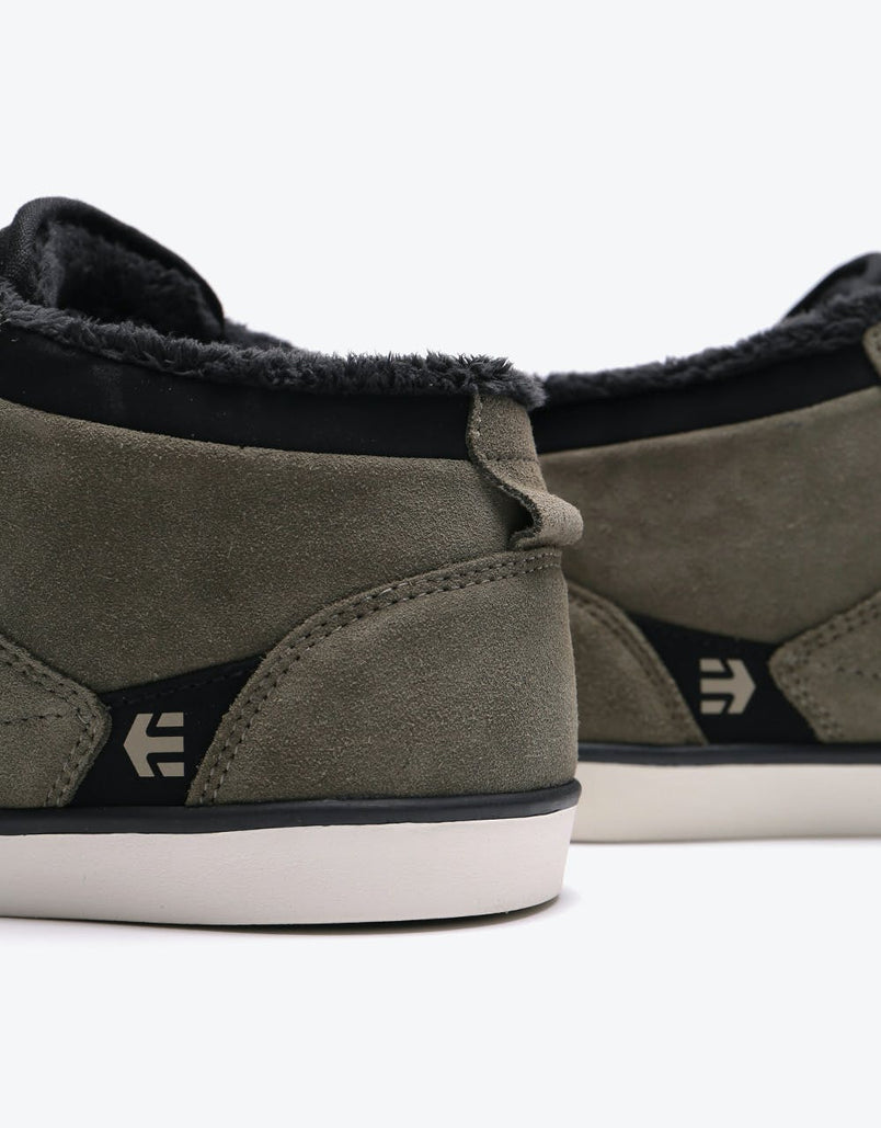 etnies mid top skate shoes