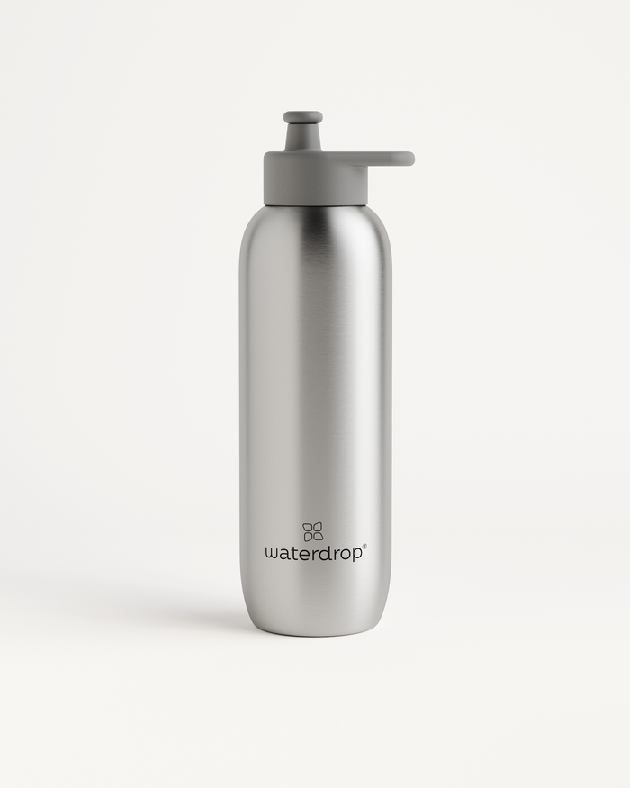 https://cdn.shopify.com/s/files/1/0274/4988/4706/products/SportBottle-800ml-BrushedSilver-Standing-Studio_700x_e9e7dfa8-7a84-4749-b69c-93d015eaf590_700x.png?v=1681722551