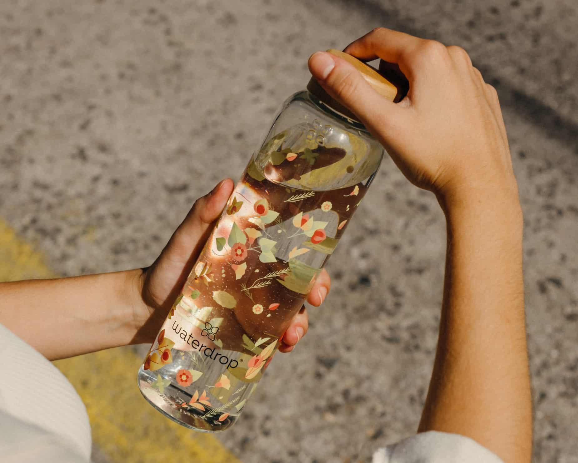 Louis Vuitton glass water bottle (New) 🧶Size: O/S🧶 💰Price: $120