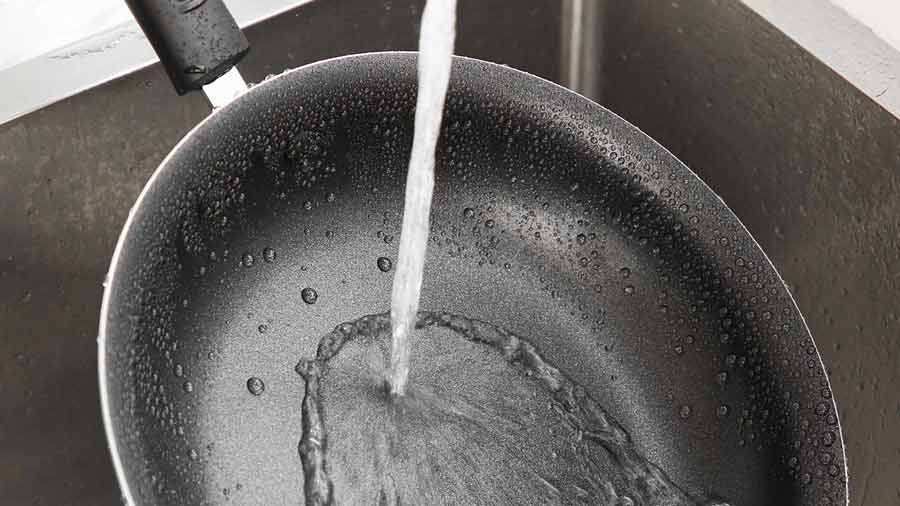 cleaning burnt pans