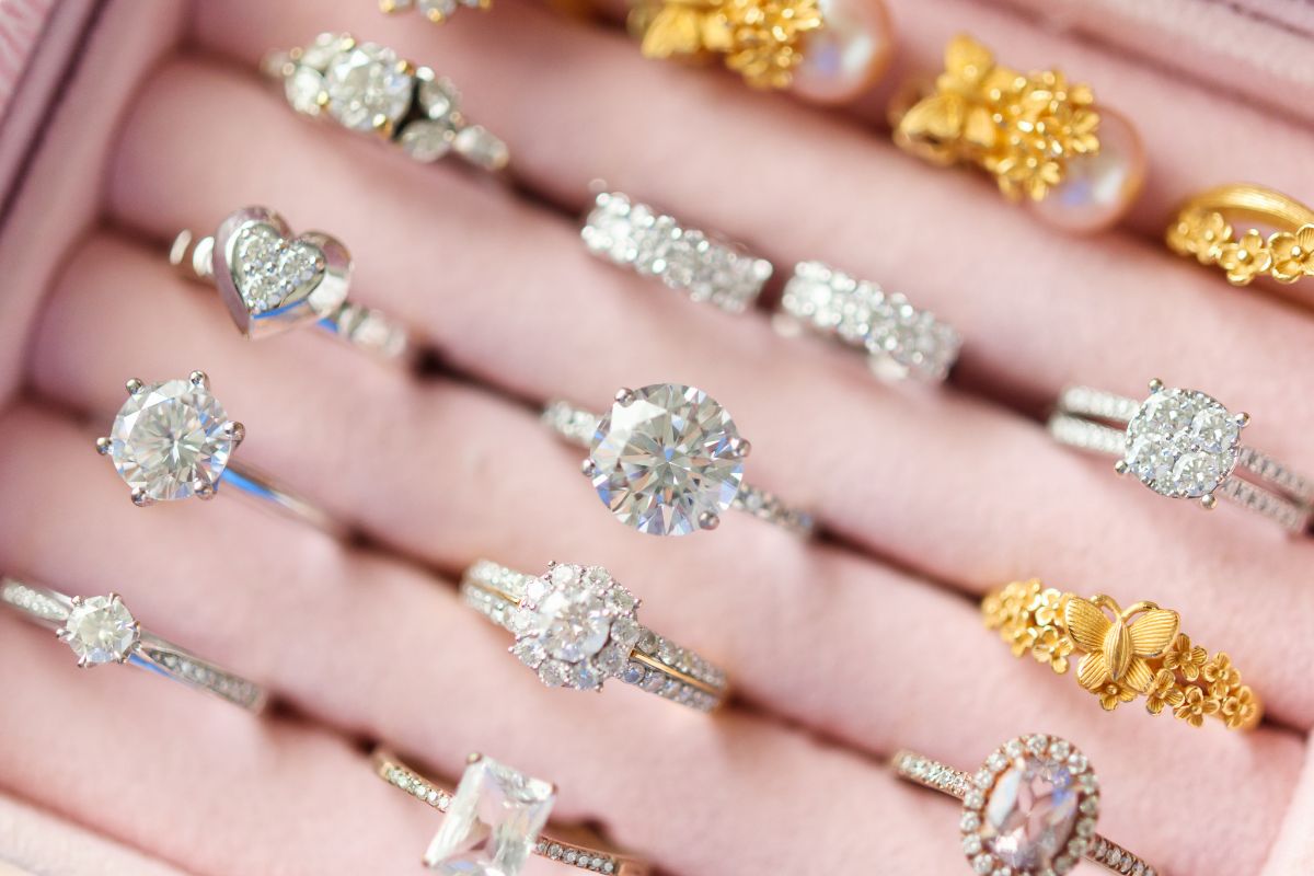 A collection of different diamond ring with various cuts.