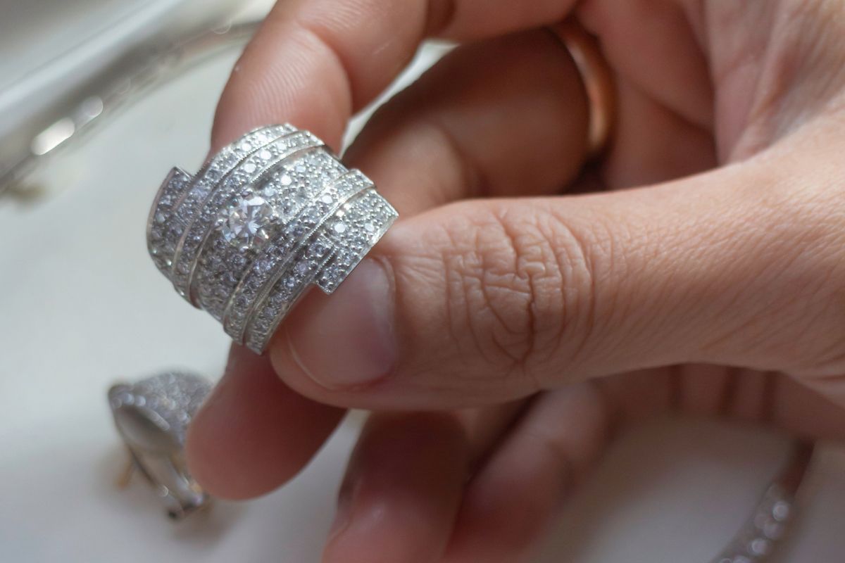 A lady holding beautiful composite diamond ring