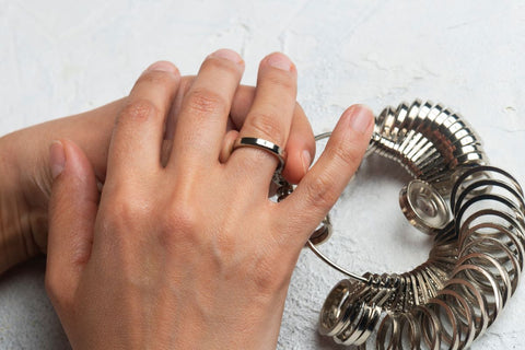 How To Measure Your Ring Size - In The Stone - Jewels