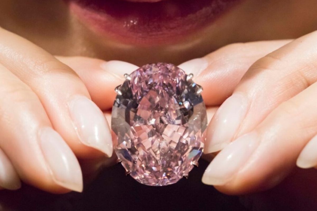 A lady showing The Pink Star diamond.