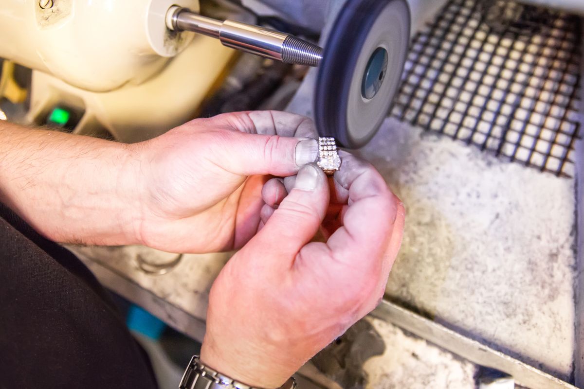 A person recycling old diamond ring.